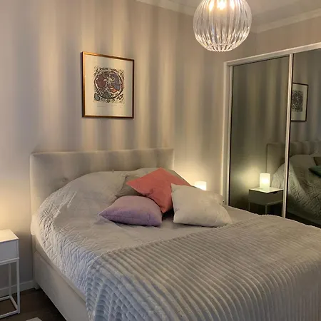 Riverside Pearl Terraced House - New And Stylish Near Arctic Circle Appartement